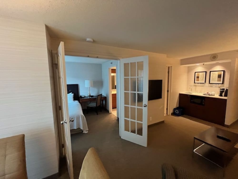 Executive Suite, 1 King Bed, Executive Level - Photo 10