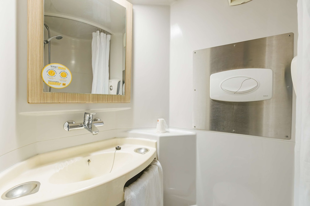 Room, Multiple Beds - Photo 6