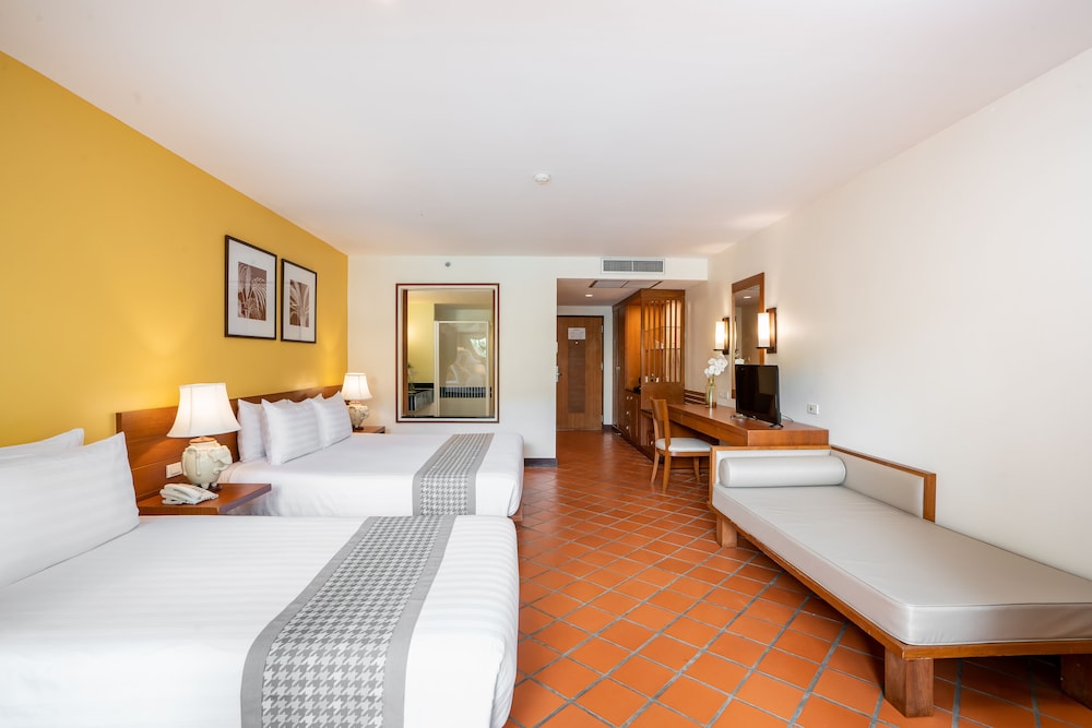 Family Room, Connecting Rooms