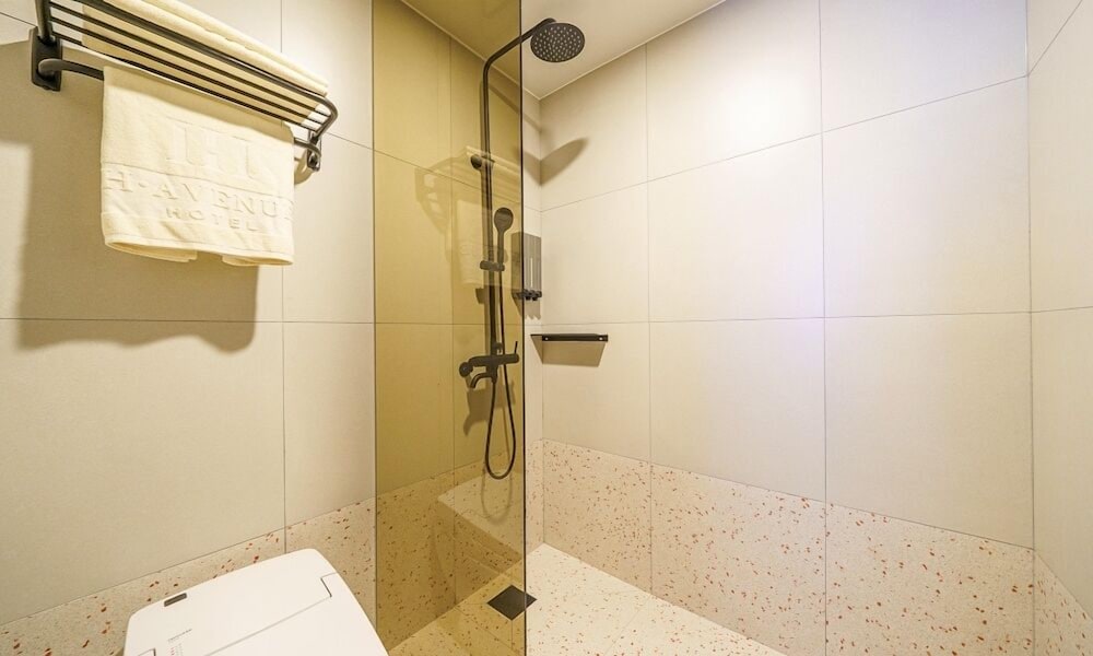 Suite - Photo 10