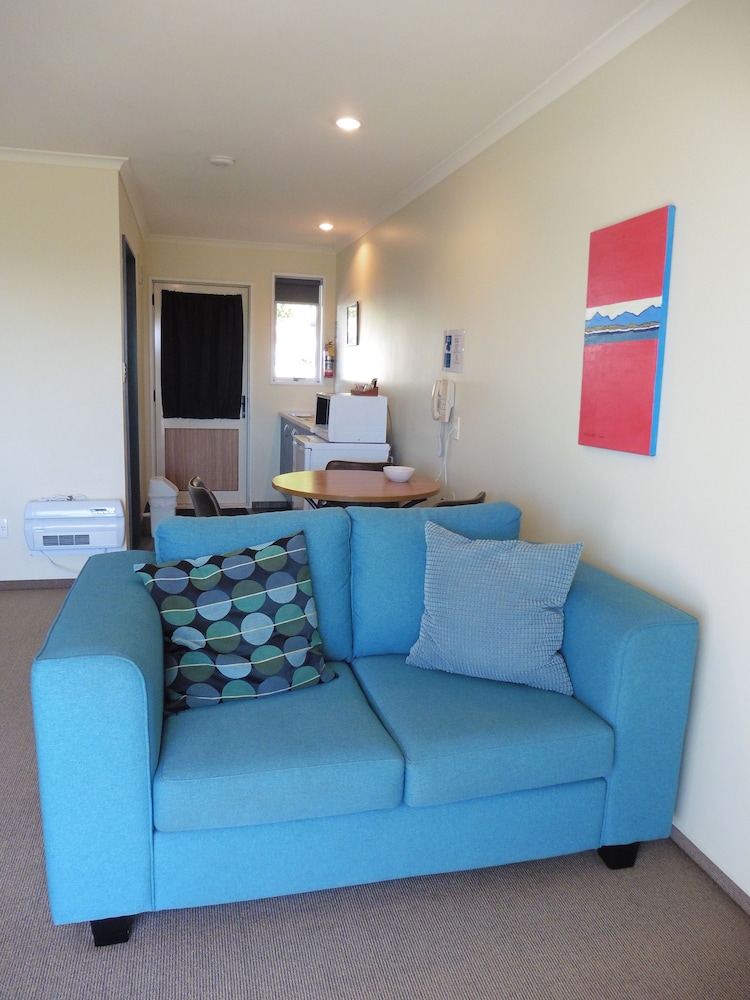 Studio Unit with Kitchenette photo 3