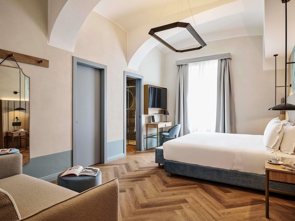 Deluxe Room, Multiple Beds - Photo 1