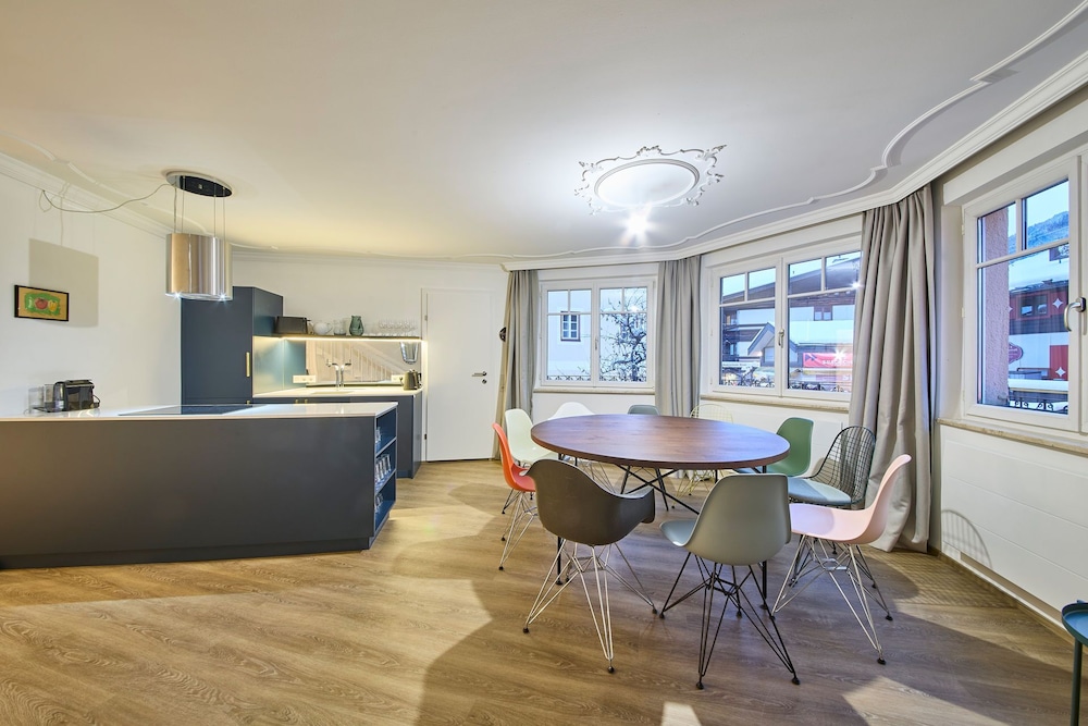 Comfort Apartment, 3 Bedrooms, Balcony, Mountain View