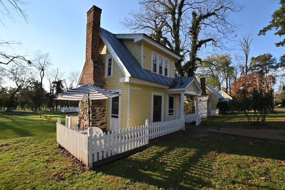 1796 Uncle Guy's House photo 3