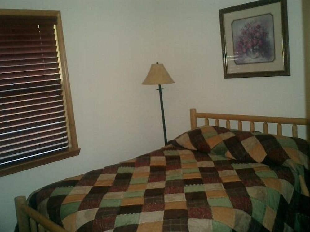 Zelco Cabin (Not at the Resort, but in Downtown Twain Harte) photo 1