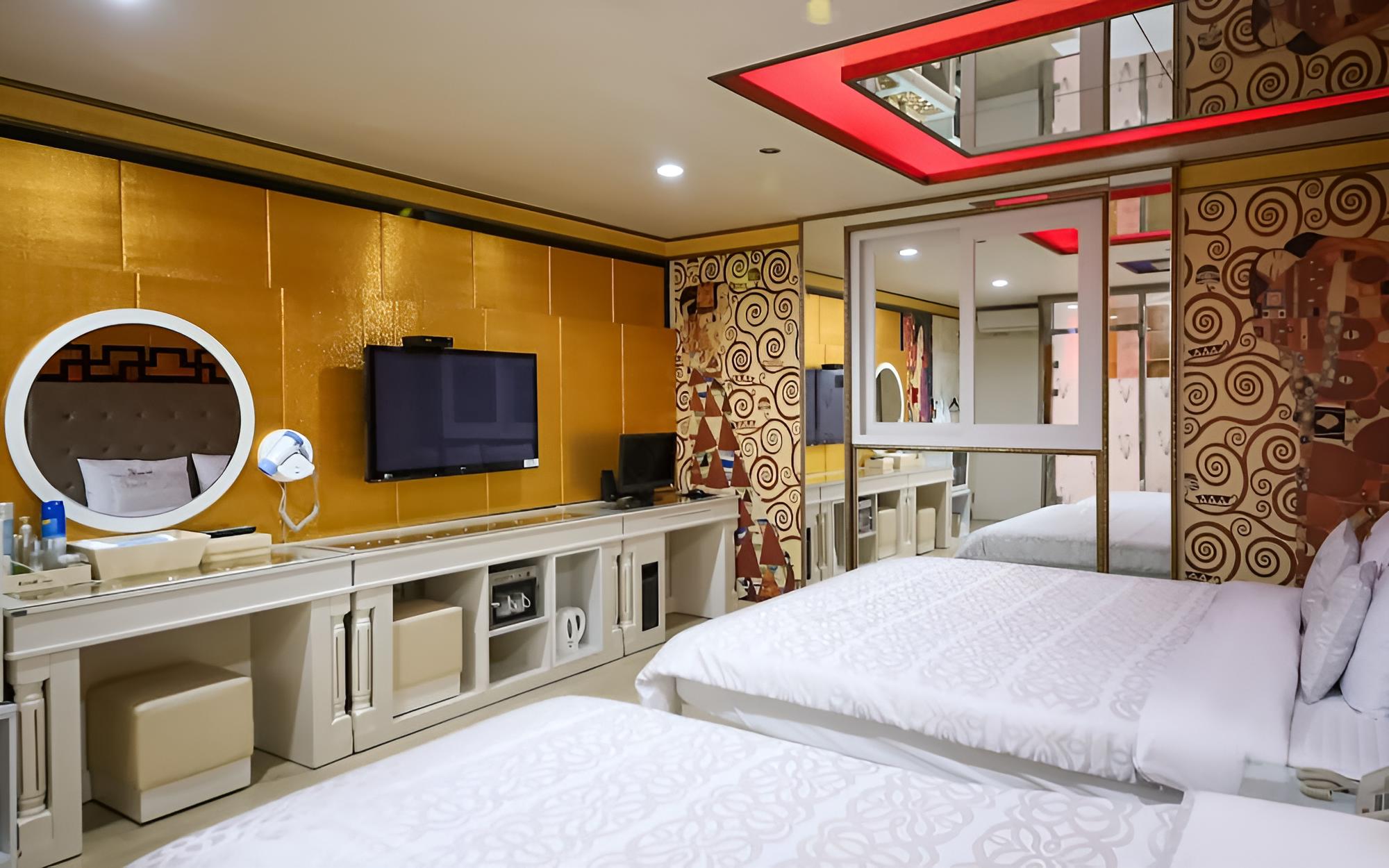 Room (Twin) photo 2