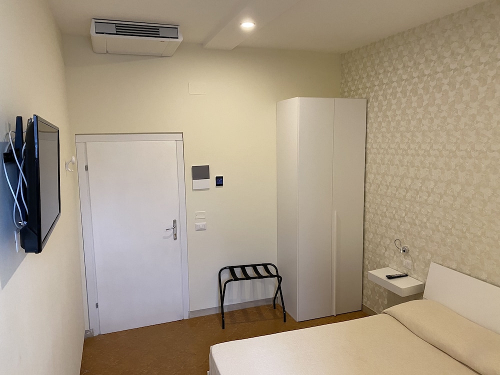 Basic Double Room photo 2