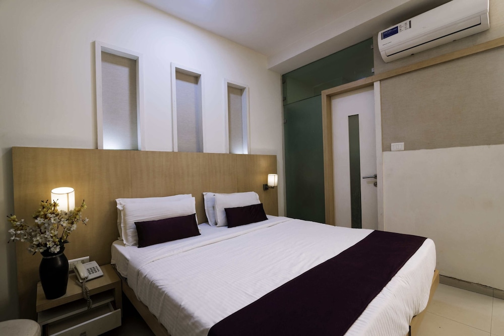 Executive room with a cause - Photo 5