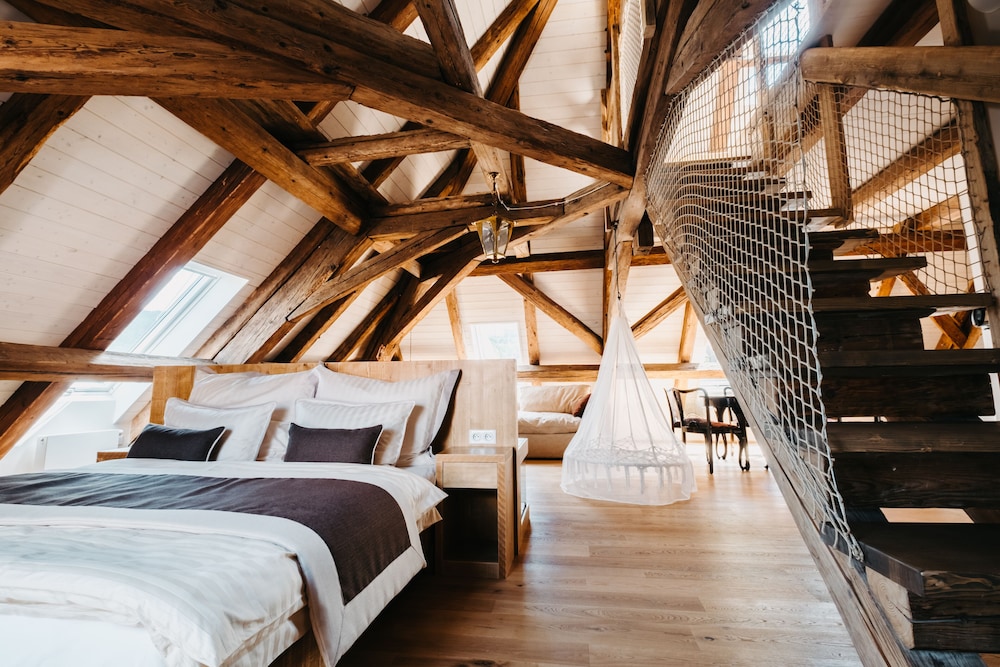 Family Studio Suite (Marie)