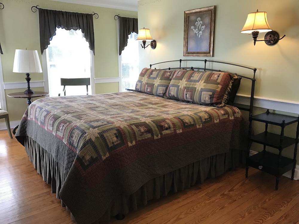 Deluxe Single Room, 1 King Bed, Non Smoking, Garden View