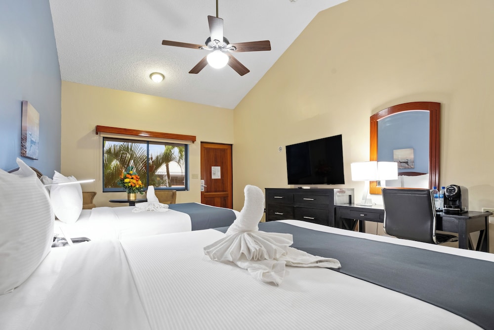 Standard Room, 2 Queen Beds, Non Smoking - Photo 9