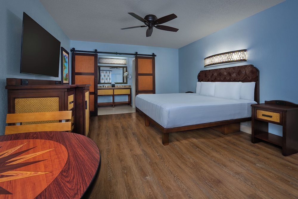 King Bed. Wheelchair accessible with tub and option for hearing accessibility. 1 king bed. photo 2
