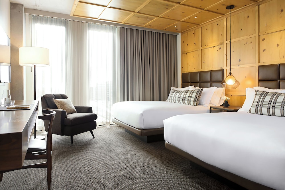 Deluxe Room, 2 Queen Beds (Union Station View)