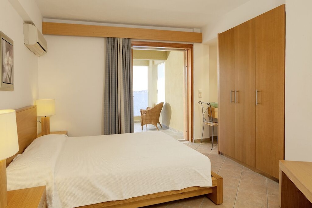 Suite, 2 Bedrooms, Sea View - Photo 2