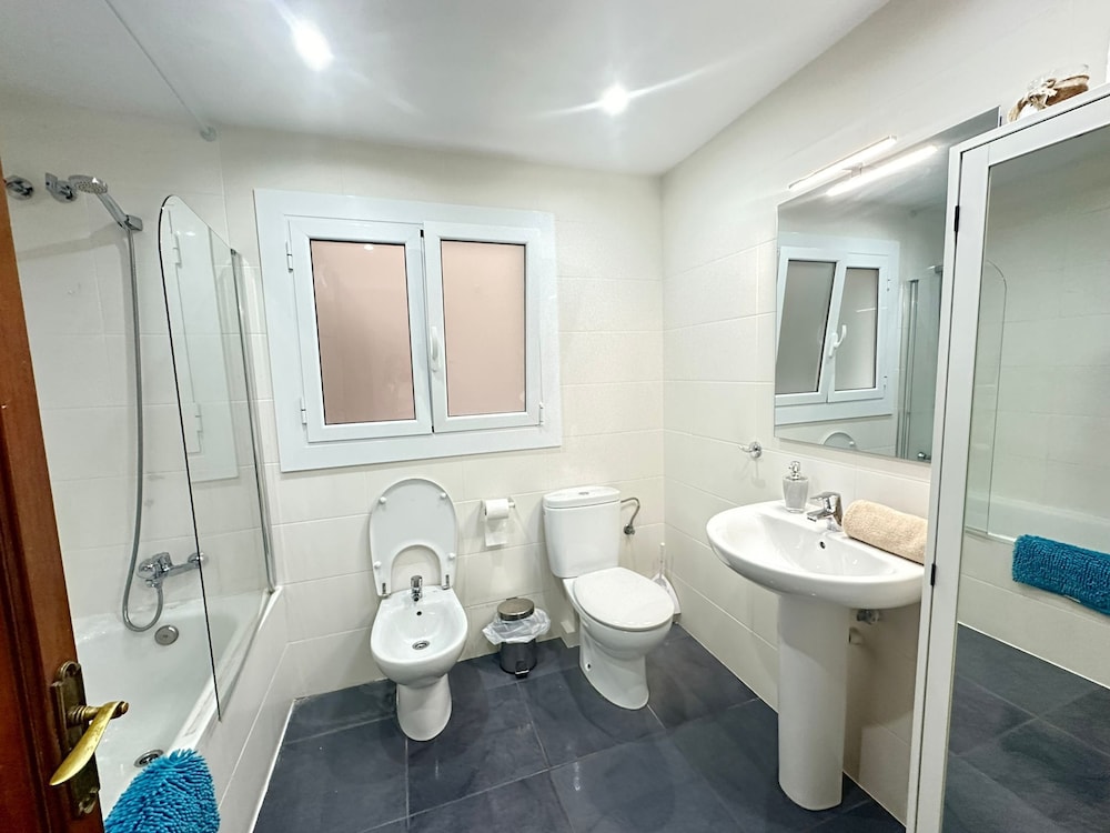 Economy Double Room, Shared Bathroom photo 3