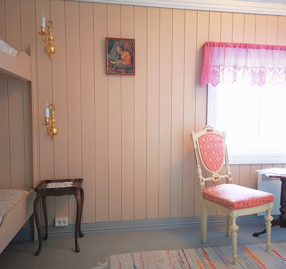Family Room, Multiple Beds photo 2