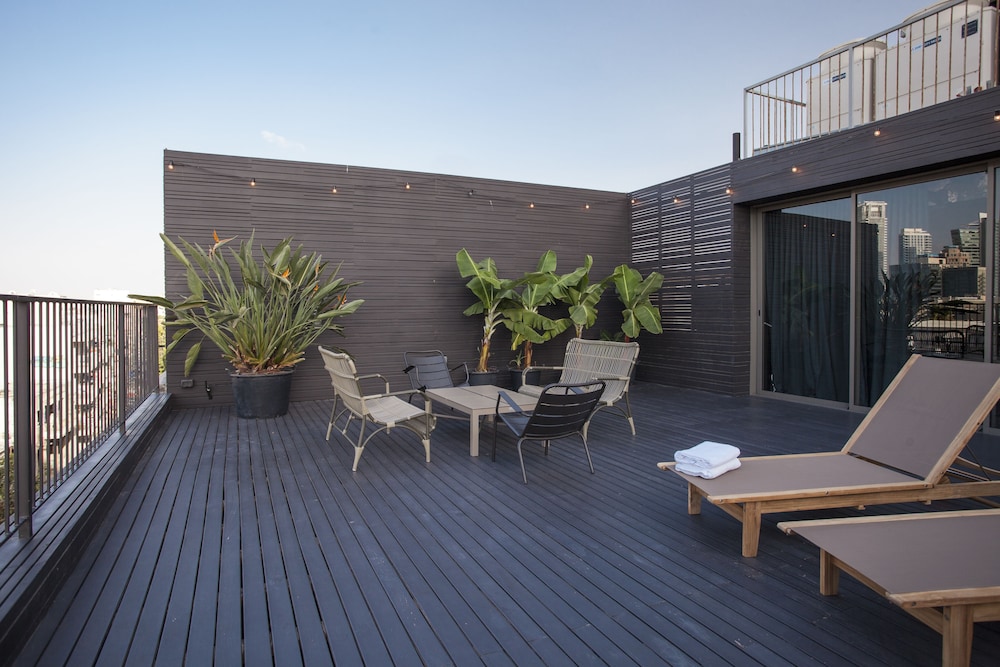Design Suite, Terrace, City View photo 3