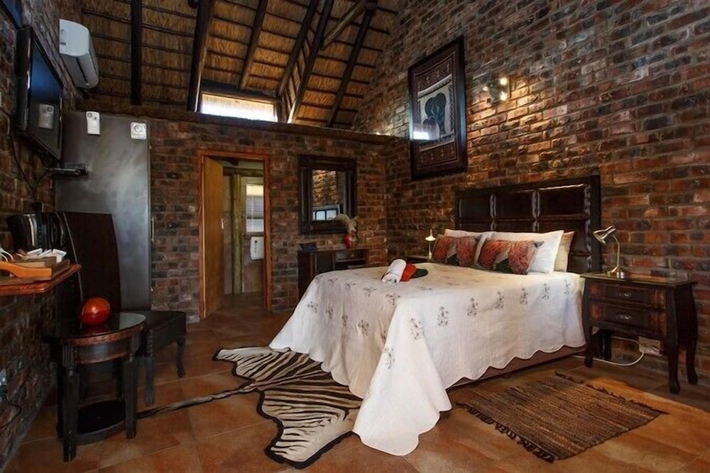 Twin Bed Thatched Chalets photo 1