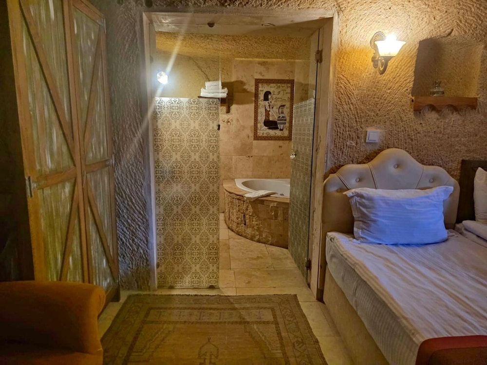 Yakut Cave Suite photo 3