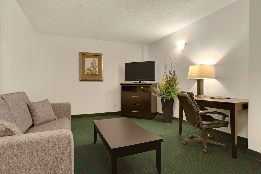 Suite, 1 Bedroom, Non Smoking, Hot Tub - Photo 2