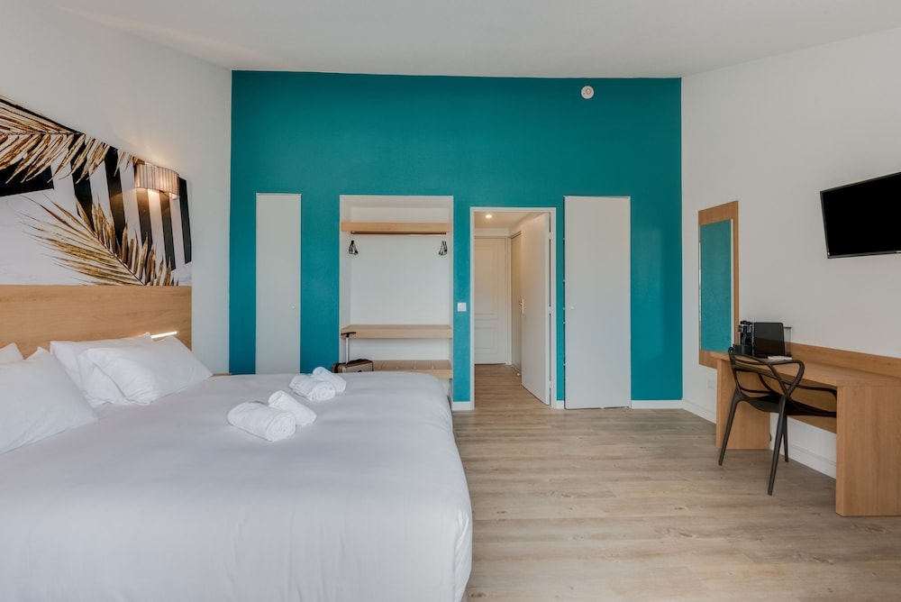 Studio, 1 Queen Bed, Balcony - Photo 3
