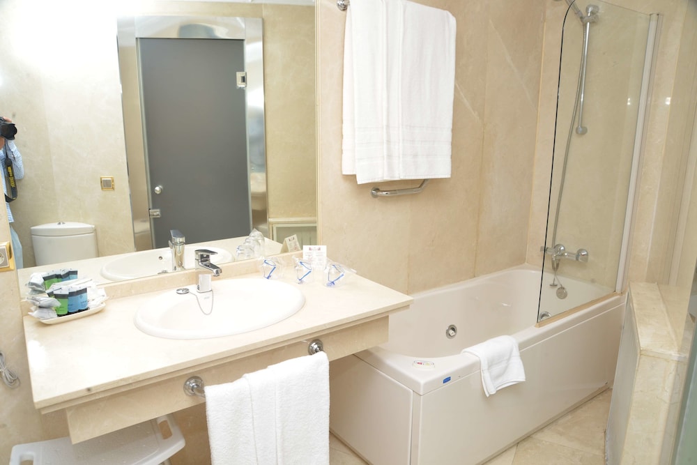 Double Room - Photo 6