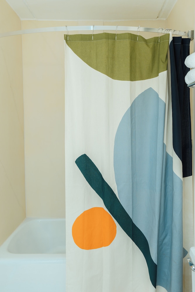 Room, 1 King Bed, Accessible, Non Smoking (Transfer Shower) - Photo 4