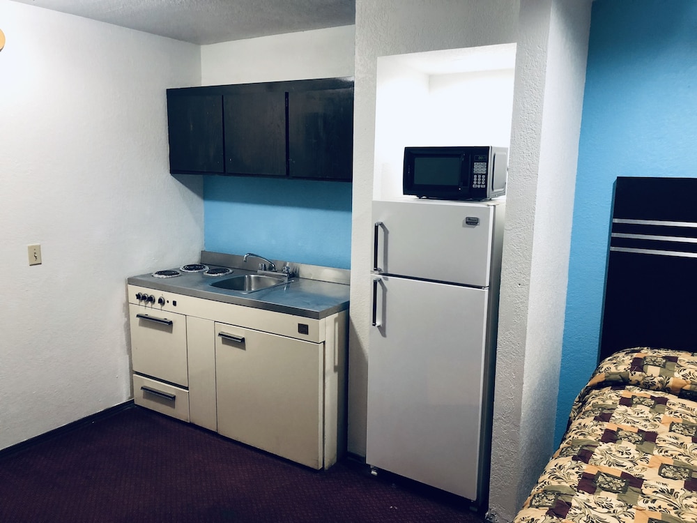 Studio, 2 Bedrooms, Kitchenette photo 3
