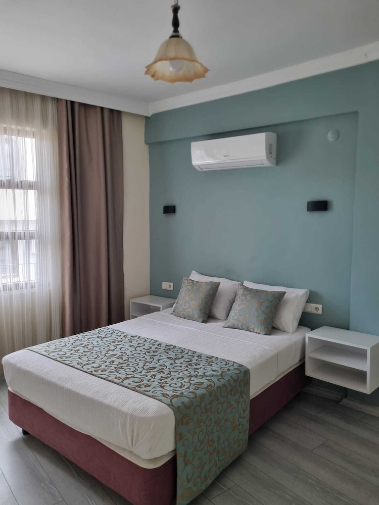 Deluxe Double Room, 1 Queen Bed, Ensuite photo 3