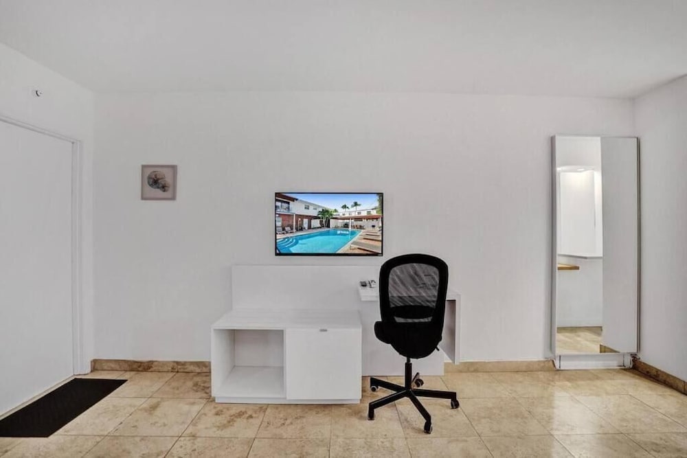 Classic Studio, Beach View (Waves 15) photo 2
