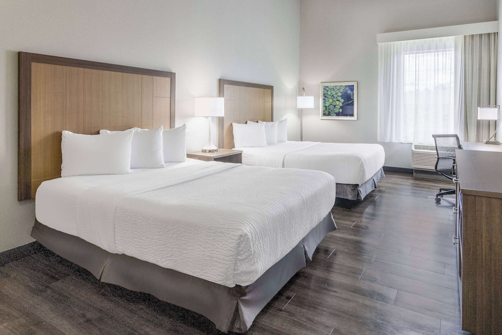 Room, 2 Queen Beds, Accessible, Non Smoking (Roll-In Shower) - Photo 1
