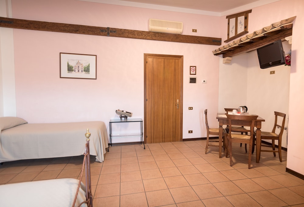 Deluxe Quadruple Room, Garden View photo 3