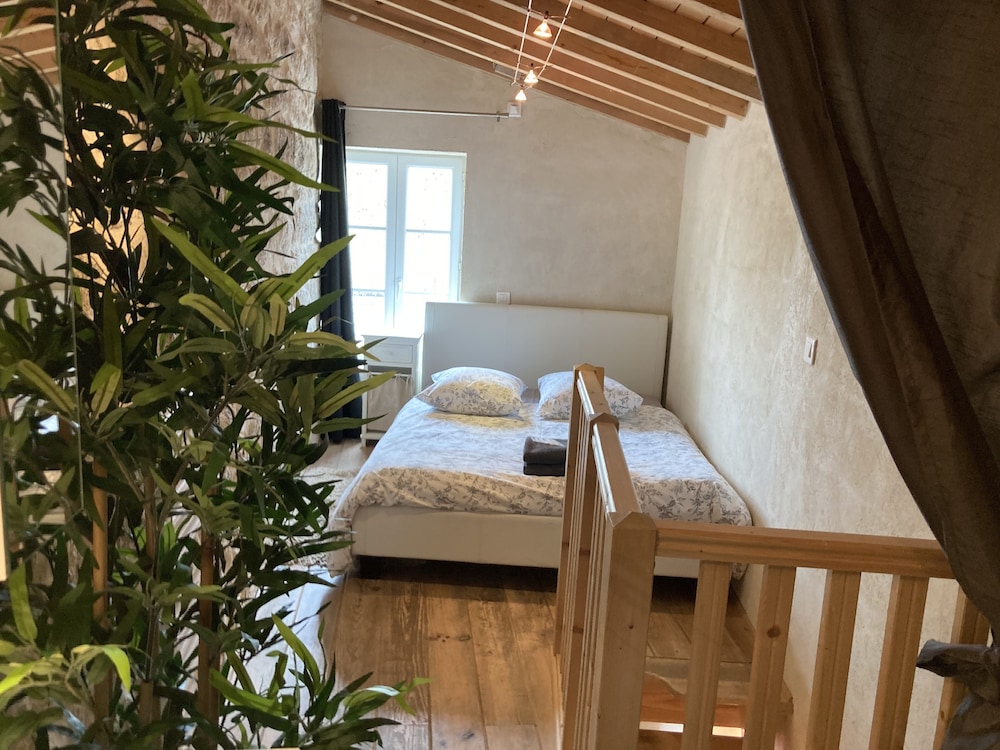 Studio, Bathtub, Garden View (Le Petit) photo 1