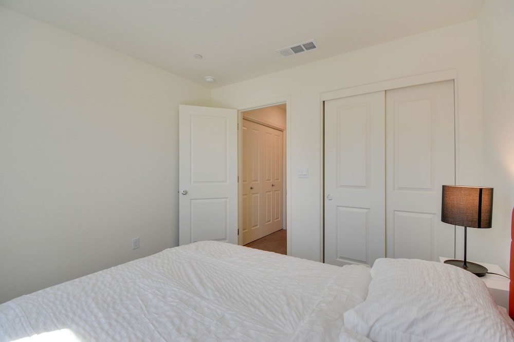 House (4 Bedrooms) photo 2