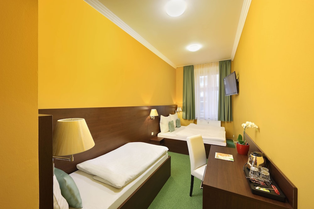 Comfort Triple Room