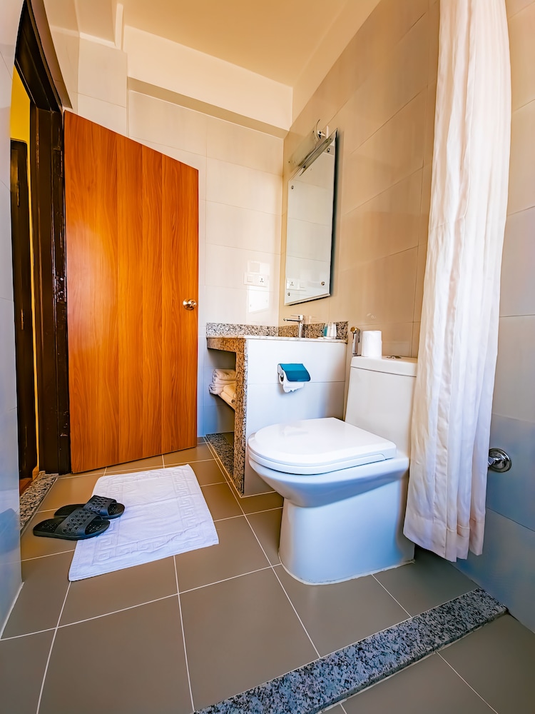 Deluxe Double Room, 1 Queen Bed photo 3