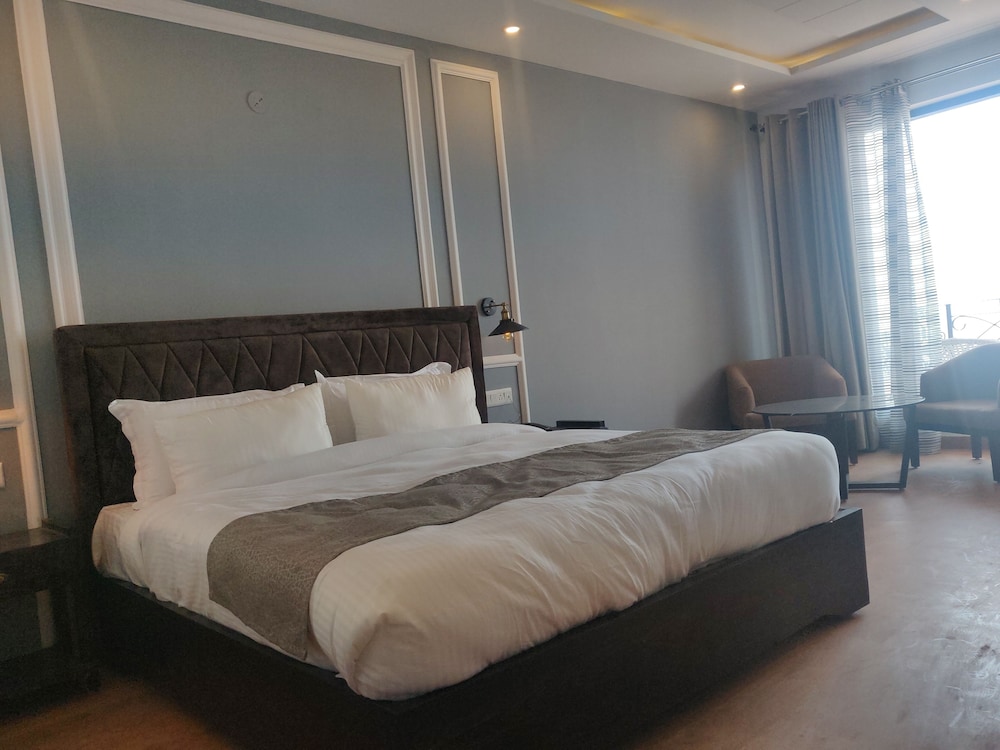 Super Deluxe Room - Photo 9