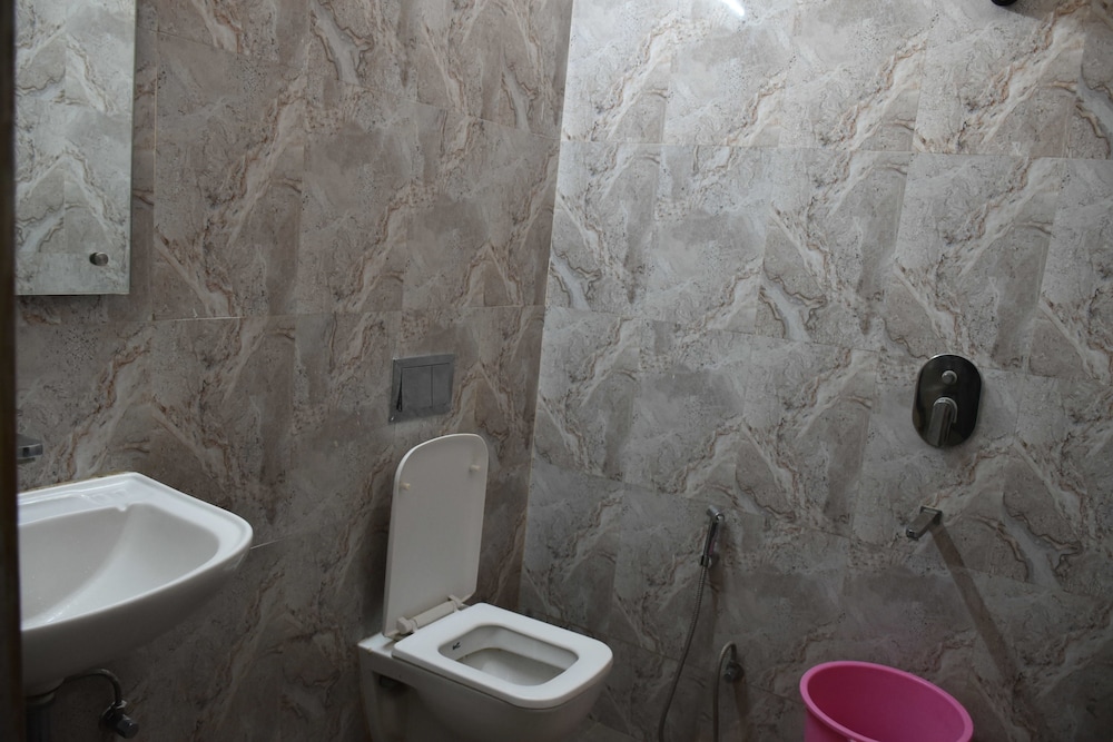 Executive Room - Photo 10