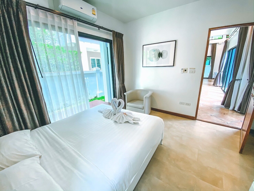 Villa, 3 Bedrooms, Pool View - Photo 11