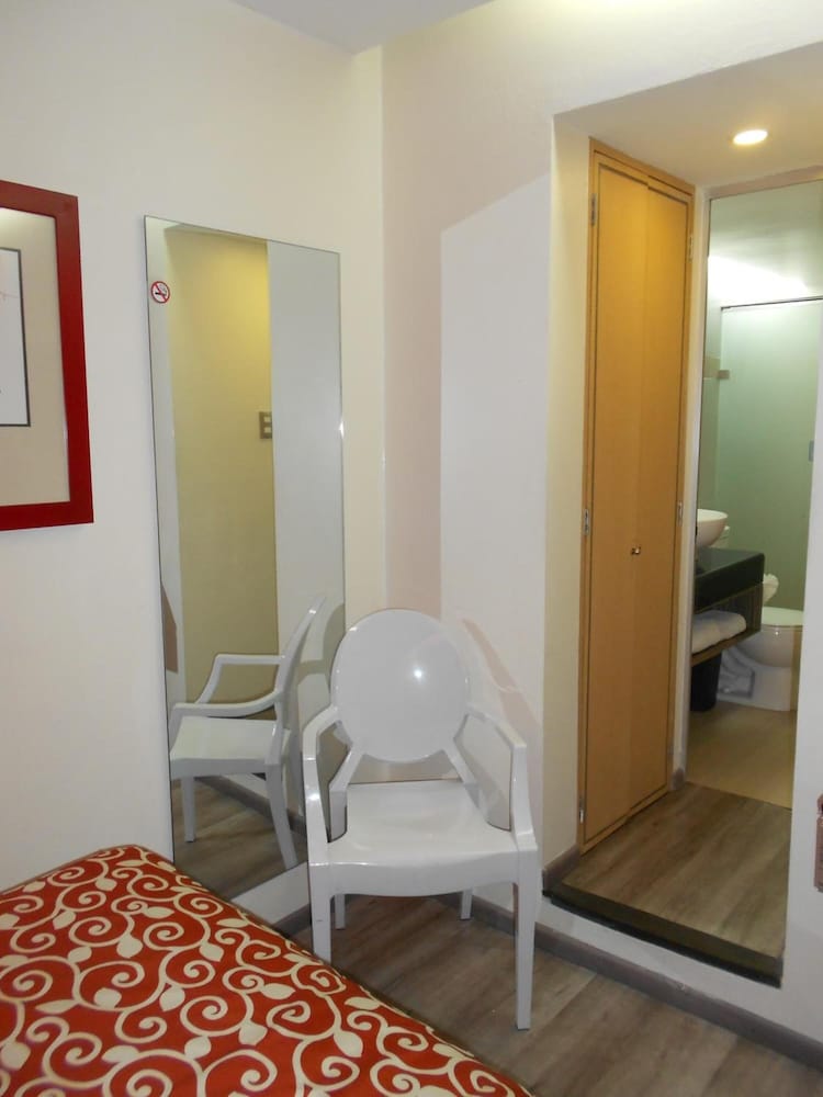 Standard Room, 1 King Bed, photo 7