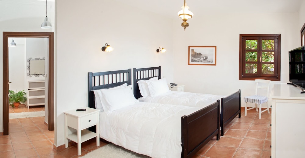 Family Apartment, 2 Bedrooms - Photo 2