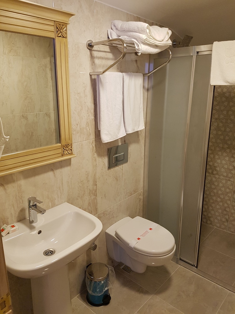 Basic Room, 1 King Bed, Sea View, Beachfront photo 3
