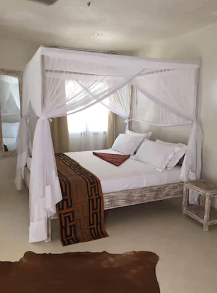 Deluxe Suite, 1 Double Bed, Pool View photo 3