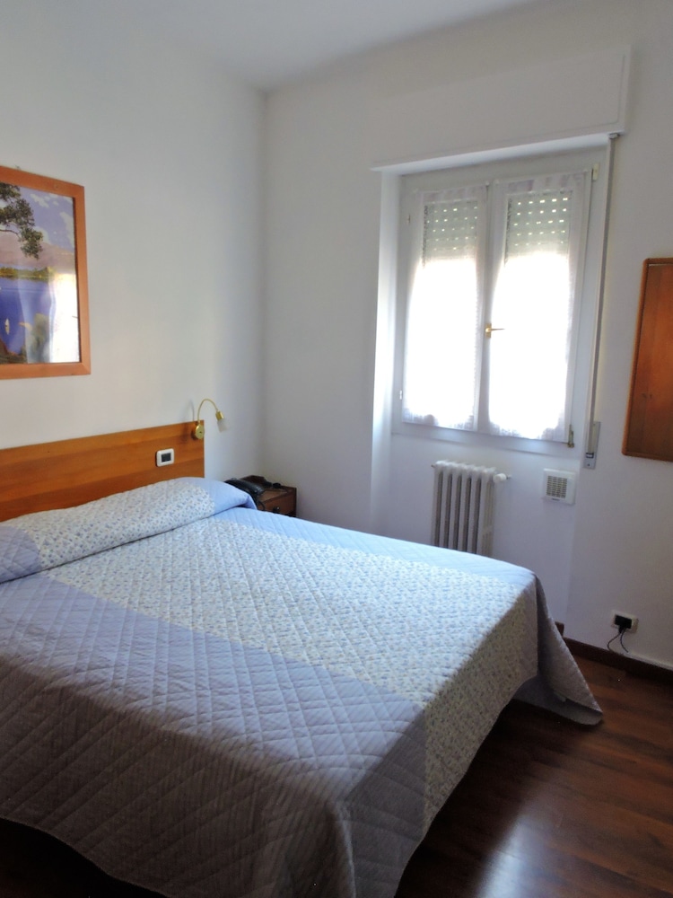 Basic Double Room photo 2
