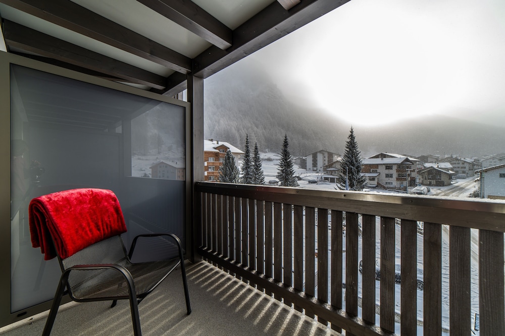 Classic Double Room, Balcony, Mountain View photo 3