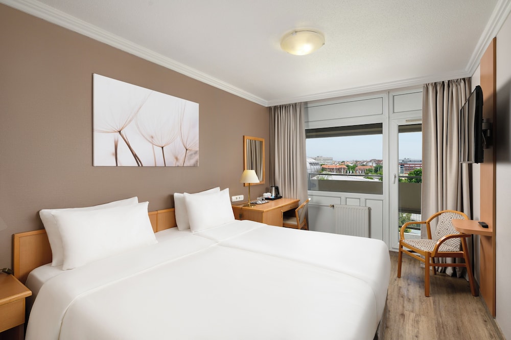 Superior Double Room, 1 King Bed thumbnail 6