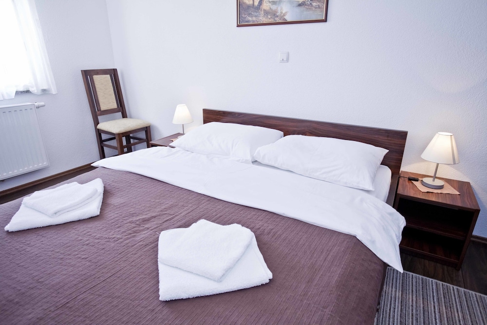 Standard Double Room (Queen) photo 2