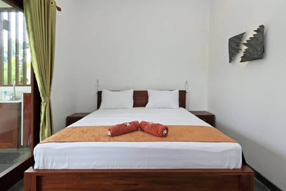 Honeymoon Bungalow, 1 King Bed, Pool View, Garden Area photo 3