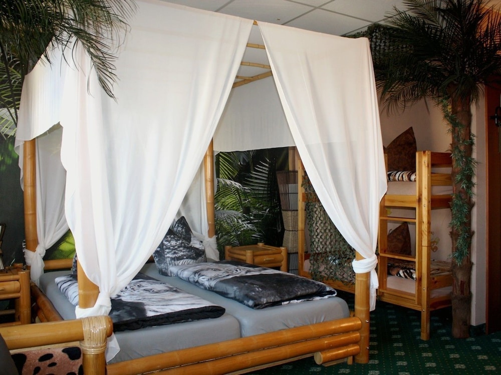 Family Room (Zoo Room)