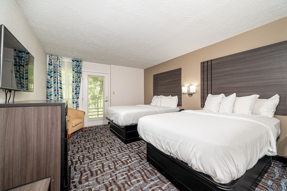 2 Double Beds, Accessible - Photo 1